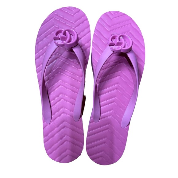 Gucci Pink Pascar Flip Flops in Chevron w/ Thong Styling & GC Signature Logo - Picture 8 of 11